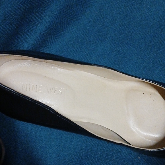 Sleek Black Leather Heels - Picture 3 of 8